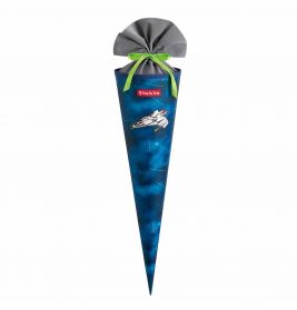 Blauer, kugelförmiger Schultüten-Beutel mit Raumschiff-Motiv, grauer Spitze und grünem Band.