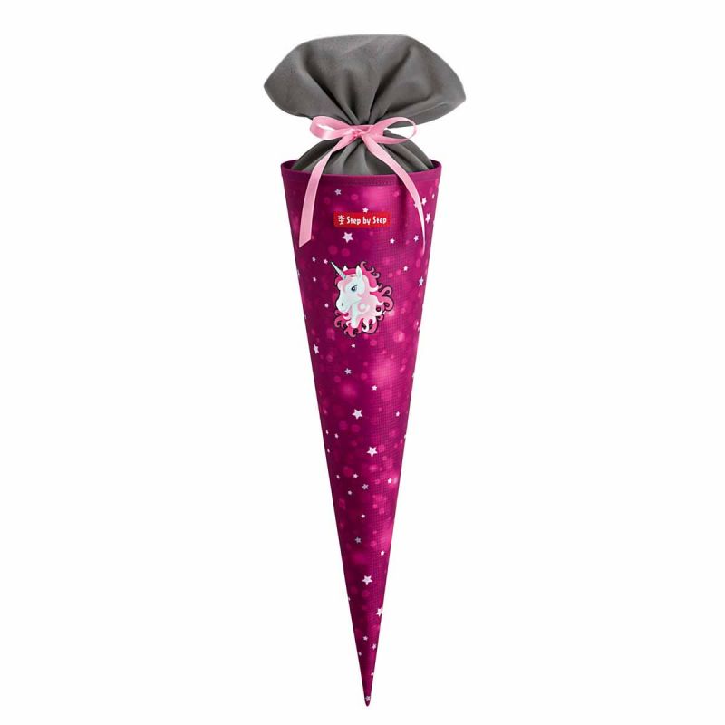 Pinke Schultüte mit Einhornmotiv, Sternenmuster und grauem Abschluss, mit rosa Schleife gebunden.