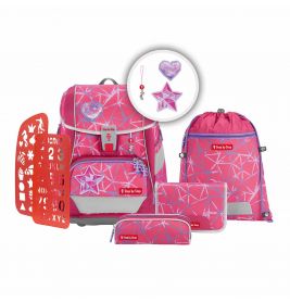 Rosa Schulrucksack-Set mit Federmäppchen, Turnbeutel, Schablonen und zwei sternförmigen Anhängern.