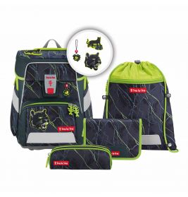 Schwarze und grüne Schultaschen und Zubehör mit Wolfsmotiv, darunter Rucksack, Mäppchen und Schlüsselanhänger.