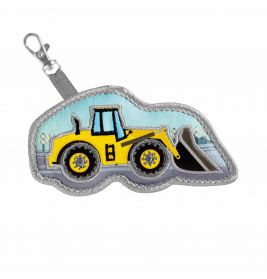 Schlüsselanhänger mit gelbem Bulldozer-Stickmotiv und kleinem Metallverschluss oben links.
