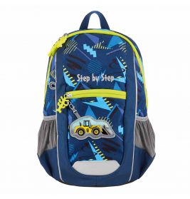 Blauer Kinder-Rucksack mit gelben Akzenten, abstrakten Formen und einem Spielzeug-Bulldozer als Anhänger vorne.