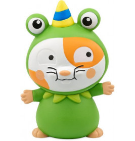 Süße Spielfigur im grünen Froschkostüm mit Partyhut, rundem orange-weißem Gesicht und weit geöffneten Armen.