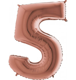 Roségoldener Metallic-Ballon in Form der Zahl 5 vor weißem Hintergrund.