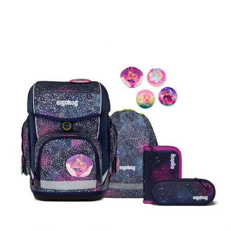 Schulrucksack-Set mit Galaxie-Muster: Rucksack, Federmäppchen, Beutel und vier runde Anstecker.