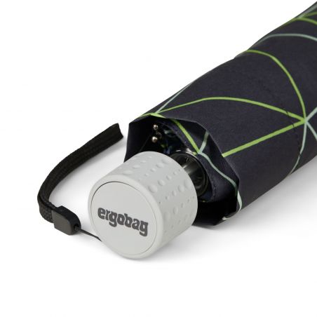 Nahaufnahme eines zusammengefalteten Regenschirms mit grauem ergobag-Griff und schwarzem Band.