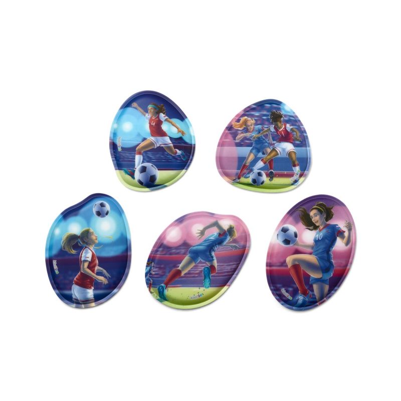 Fünf ovale Fußball-Embleme mit spielenden Frauen auf bunten Hintergründen. Fünf ovale Fußball-Embleme mit spielenden Frauen auf bunten Hintergründen.