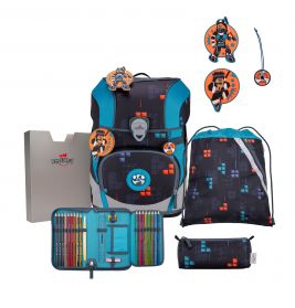Blau-schwarzes Schulrucksack-Set mit Schreibwaren, Turnbeutel, Schlüsselanhängern und Federmäppchen.