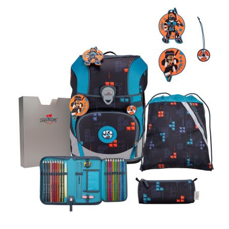 Blau-schwarzes Schulrucksack-Set mit Schreibwaren, Turnbeutel, Schlüsselanhängern und Federmäppchen.