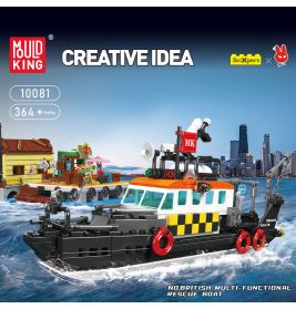 Spielzeug-Baukasten mit britischem Rettungsboot auf Wasser, im Hintergrund sind Gebäude zu sehen.