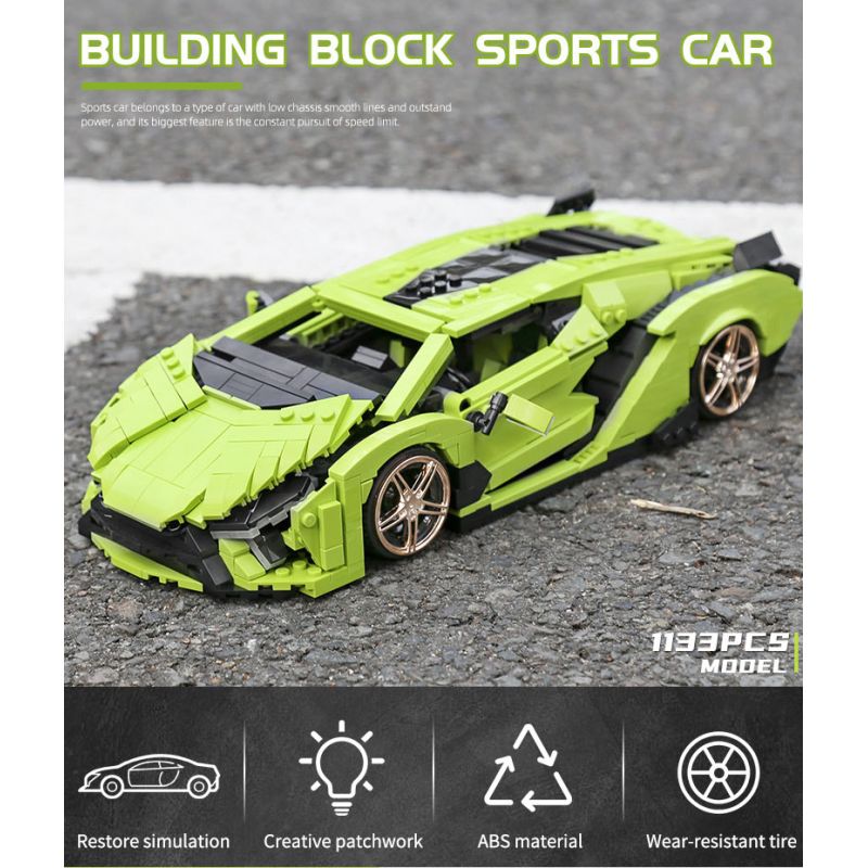 Grünes Sportwagenmodell aus Bausteinen mit goldenen Rädern auf Kies, darunter stehen die Merkmale.