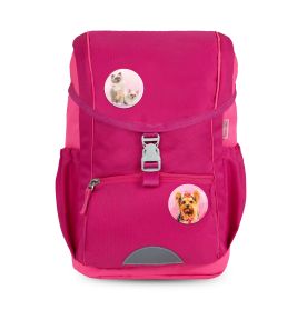 Leuchtend rosa Rucksack mit Stickern von zwei Kätzchen und einem kleinen Hund mit Schleife am Kopf.