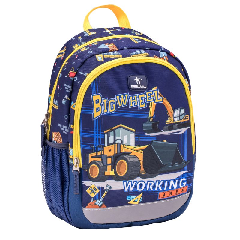 Blauer Kinder-Rucksack mit Baufahrzeugen und dem Schriftzug Big Wheel Working auf der Vorderseite. Blauer Kinder-Rucksack mit Baufahrzeugen und dem Schriftzug Big Wheel Working auf der Vorderseite.