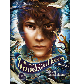 Buchcover: Ein Junge mit halbem Wolfsgesicht in wirbelnden Bäumen, Titel Woodwalkers - Zeit der Entscheidung.