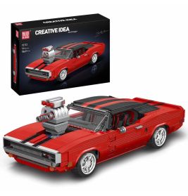 Rotes Muscle-Car-Bauset mit Kompressormotor, aufgebaut neben der Produktverpackung abgebildet.