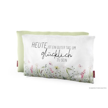 Zwei Dekokissen: eins grün, eins weiß mit Blumenmuster und deutschem Text über Glück.