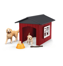 Zwei Spielzeughunde vor einer roten Hundehütte mit schwarzem Dach, gelbem Napf und Stock auf weißem Hintergrund.