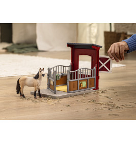 Ponybox mit Mustang Stute