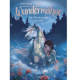 Ein Mädchen steht neben einem leuchtenden, magischen Pferd im blauen, sternenklaren Wald Titel Wundermähne oben.