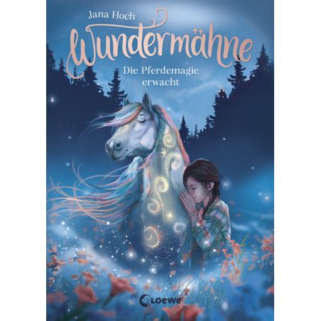 Ein Mädchen steht neben einem leuchtenden, magischen Pferd im blauen, sternenklaren Wald Titel Wundermähne oben.