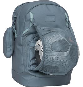 Blauer Rucksack mit Netzfronttasche, darin ein schwarz-weißer Fußball und eine kleine angehängte Tasche.