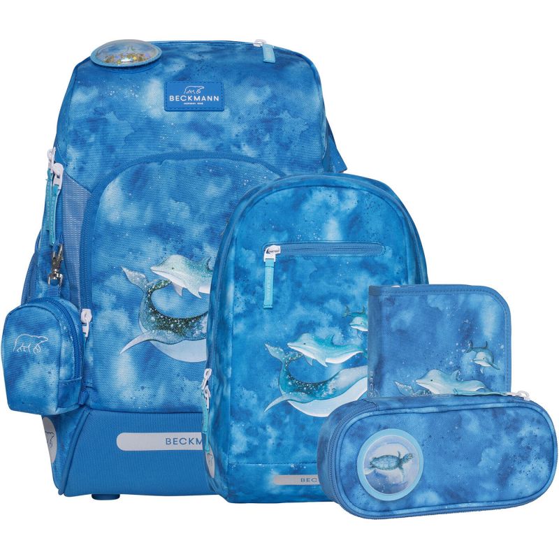Blaues Schulranzen-Set mit Delfinmotiv, bestehend aus Ranzen, kleiner Tasche, Federmäppchen und Geldbörse.