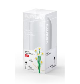 Weiße Sluban-Box mit Blumen aus Bausteinen, beschriftet mit Building Block Flower und Love You.