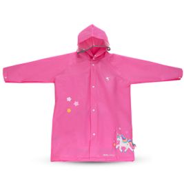 Pinkfarbener Kinderregenmantel mit Kapuze sowie Einhorn- und Sternmotiven auf der Vorderseite.
