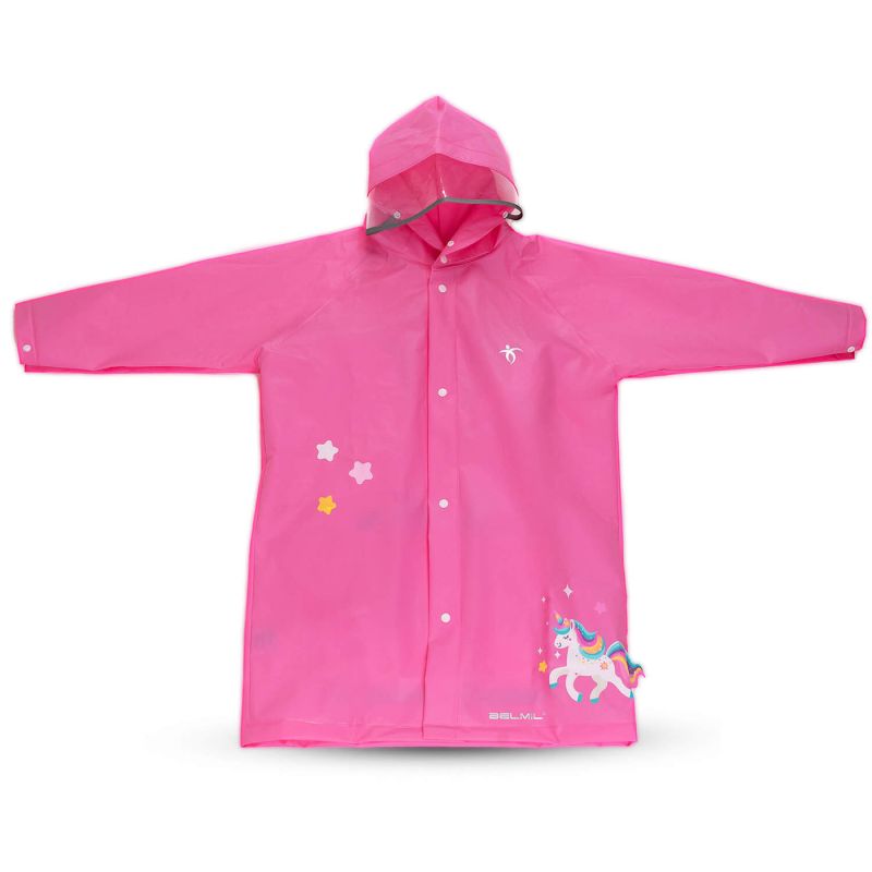 Pinkfarbener Kinderregenmantel mit Kapuze sowie Einhorn- und Sternmotiven auf der Vorderseite. Pinkfarbener Kinderregenmantel mit Kapuze sowie Einhorn- und Sternmotiven auf der Vorderseite.