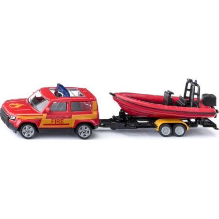 Land Rover Defender mit Boot
