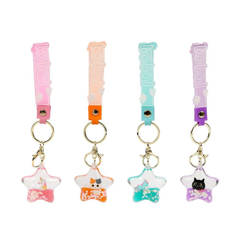 Vier sternförmige Schlüsselanhänger mit Katzendesign und pastellfarbenen Bändern in Pink, Orange, Blau und Lila.