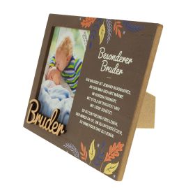 Holzrahmen mit Aufschrift "Besonderer Bruder", Herbstblättern und Foto von zwei Brüdern.