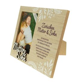 Holzrahmen mit Blumenmuster, Foto von Mutter und Sohn sowie deutschem Text über ihre enge Bindung.