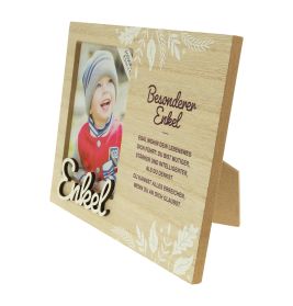 Holzrahmen mit Foto eines lächelnden Kindes und deutschem Text zu einem besonderen Enkelkind.