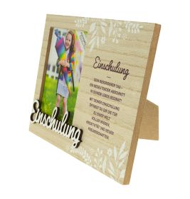 Holzrahmen mit "Einschulung"-Schriftzug, Kinderfoto und deutschsprachigem Spruch zur Schule.