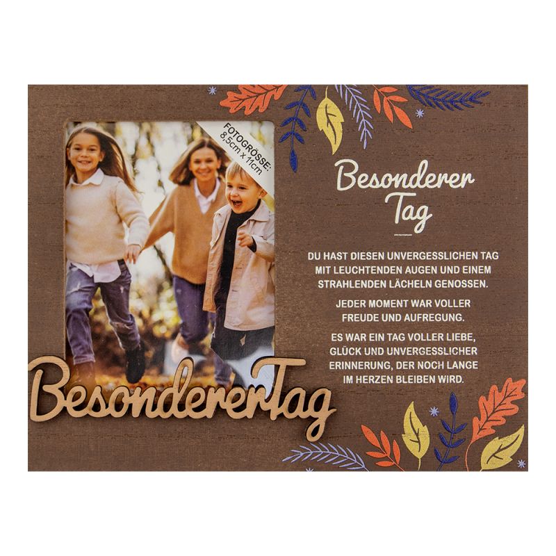 Familie läuft im Herbst draußen; daneben steht "Besonderer Tag" auf Deutsch mit dekorativem Blätterranken-Rand.