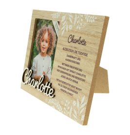 Holzbilderrahmen mit Blumenornamenten, Kinderfoto und deutschem Text zum Namen Charlotte.