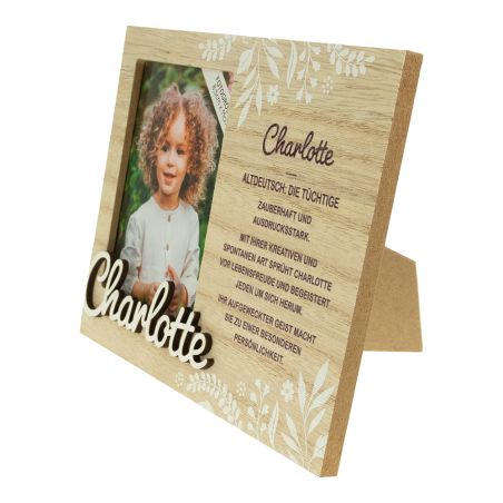 Holzbilderrahmen mit Blumenornamenten, Kinderfoto und deutschem Text zum Namen Charlotte.