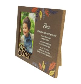 Holzbilderrahmen mit Foto eines lächelnden Kindes, Name Elias, verziert mit bunten Blättern.