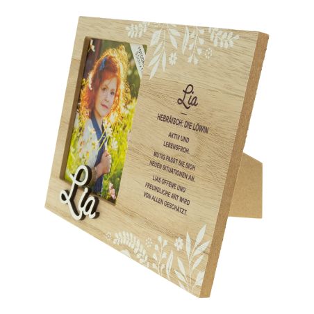 Holzrahmen mit Blumenmuster, Mädchenfoto und deutschem Text zur Bedeutung des Namens Lia.