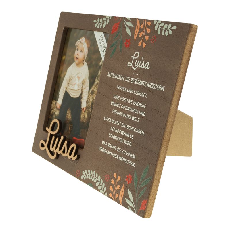 Holzrahmen mit Blumenmuster, Babyfoto und deutschem Text neben dem Namen Luisa.
