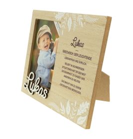 Holzrahmen mit Foto eines lachenden Kindes und deutschem Text zur Bedeutung des Namens Lukas.