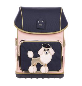 Rosa-blauer Rucksack mit aufgesetztem Frontfach, darauf ein Pudel mit Baskenmütze aufgestickt.