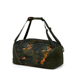 Grüne Camouflage-Sporttasche mit orangen Akzenten und Satch-Schriftzug auf der Front.