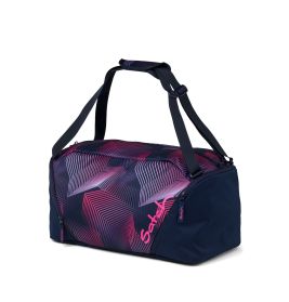 Dunkelblaue und pinke Sporttasche mit geometrischem Muster und Satch-Logo an der Seite.