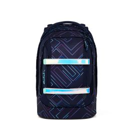 Dunkelblauer Rucksack mit geometrischem Muster und zwei schimmernden Querstreifen auf der Vorderseite.