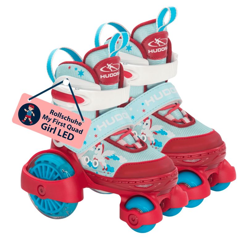 Rote und blaue Kinder-Quad-Rollschuhe mit LED-Rädern und einem My First Quad Girl-LED-Anhänger. Rote und blaue Kinder-Quad-Rollschuhe mit LED-Rädern und einem My First Quad Girl-LED-Anhänger.