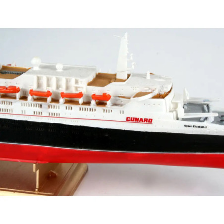 REVELL Queen Elizabeth 2