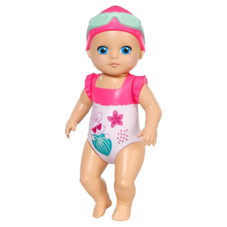 Eine Puppe mit pinkem Badeanzug, pinker Badekappe und grüner Schwimmbrille steht aufrecht.