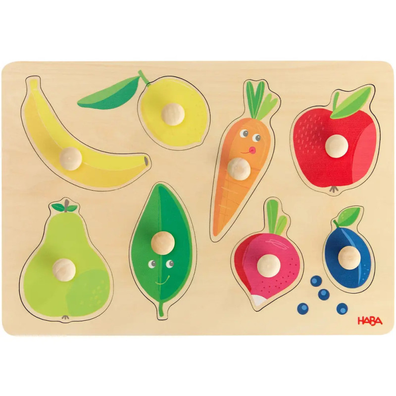 Holzpuzzle mit Obst- und Gemüsestücken: Banane, Zitrone, Birne, Blatt, Karotte, Apfel, Radieschen und Blaubeeren.